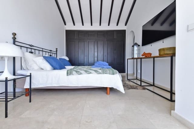 5 Zimmer Villa zu verkaufen in Marbella mit Pool Garage - 1.700.000 € (Ref: 10001711)