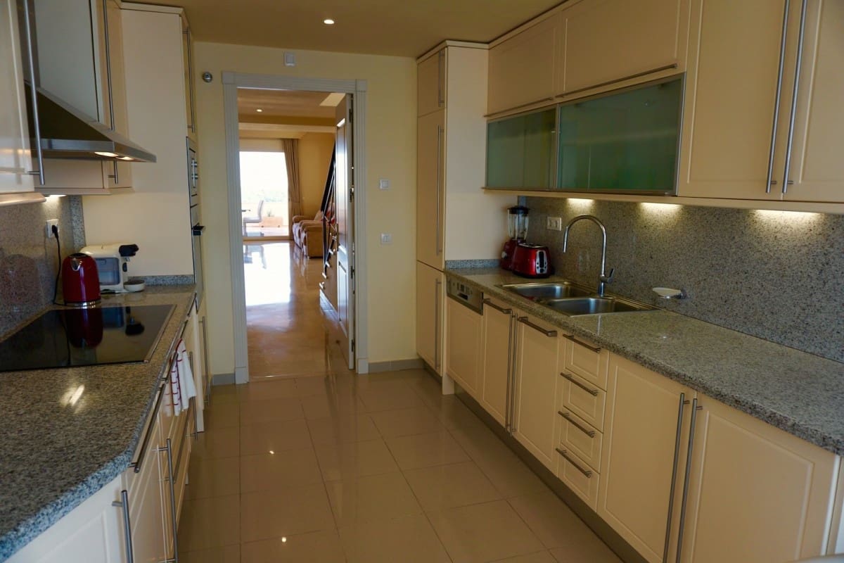 Ático de 3 habitaciones en Marbella en venta con piscina garaje - 875.000 € (Ref: 10001712)