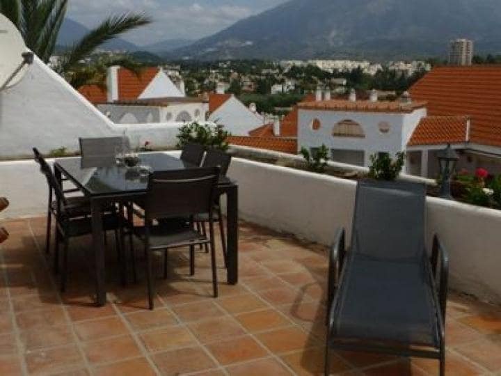 4 sovrum Lägenhet till salu i Nueva Andalucia med pool garage - 439 000 € (Ref: 10001714)