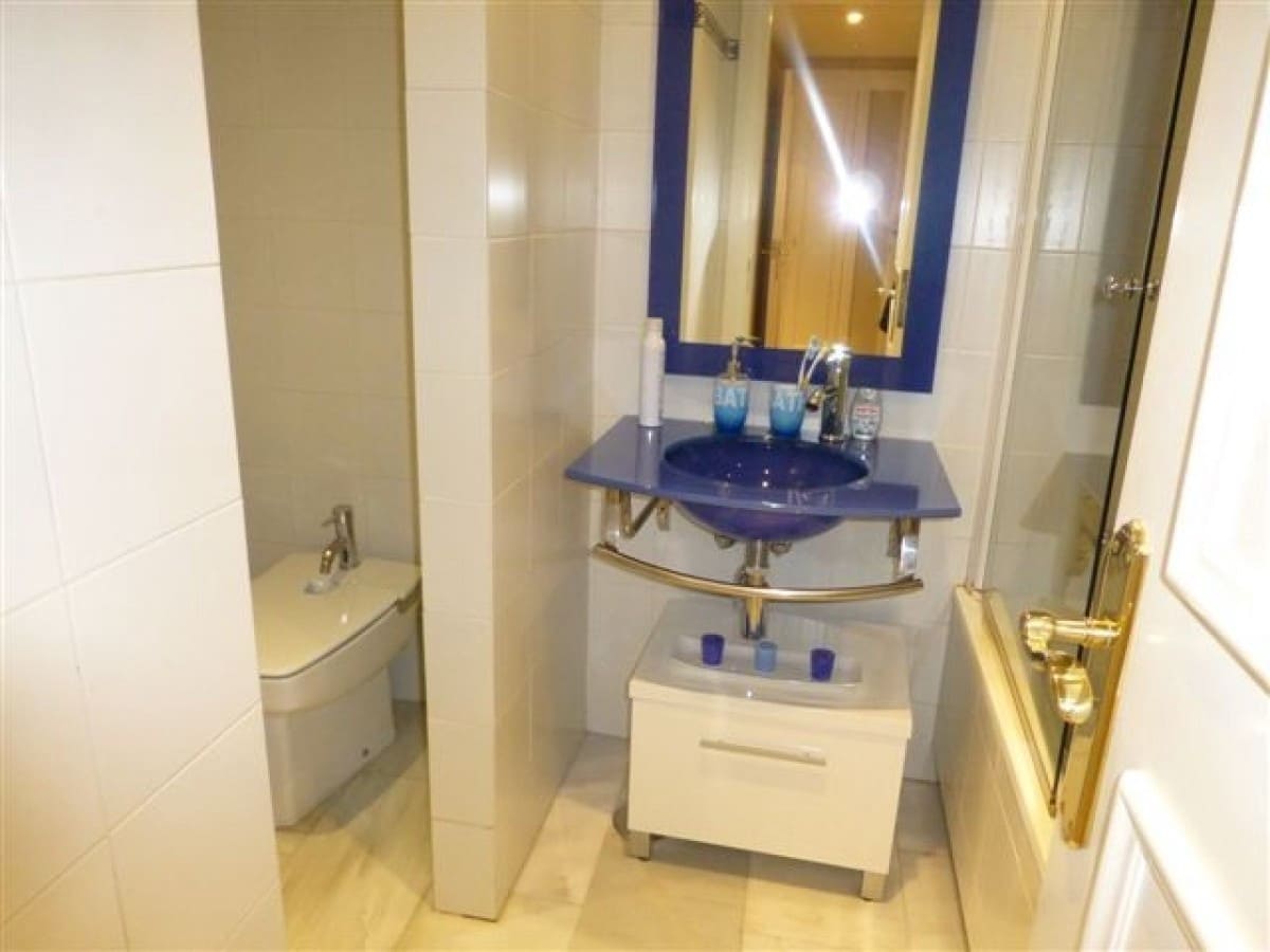 4 sovrum Lägenhet till salu i Nueva Andalucia med pool garage - 439 000 € (Ref: 10001714)