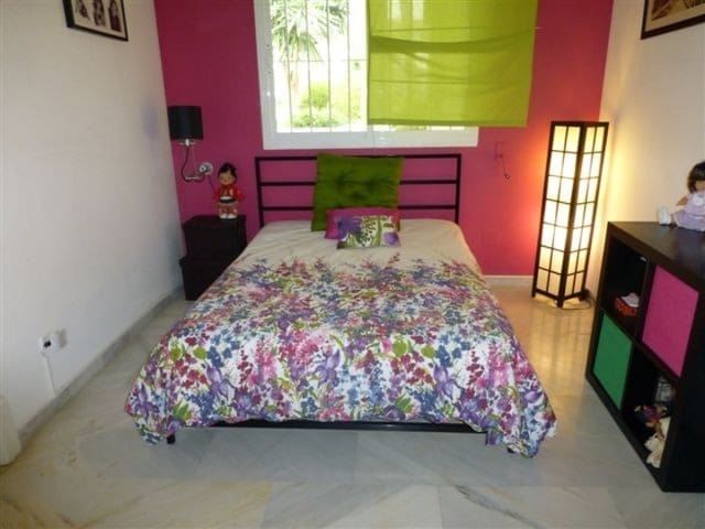 4 sovrum Lägenhet till salu i Nueva Andalucia, Marbella med pool garage - 439 000 € (Ref: 10001714)