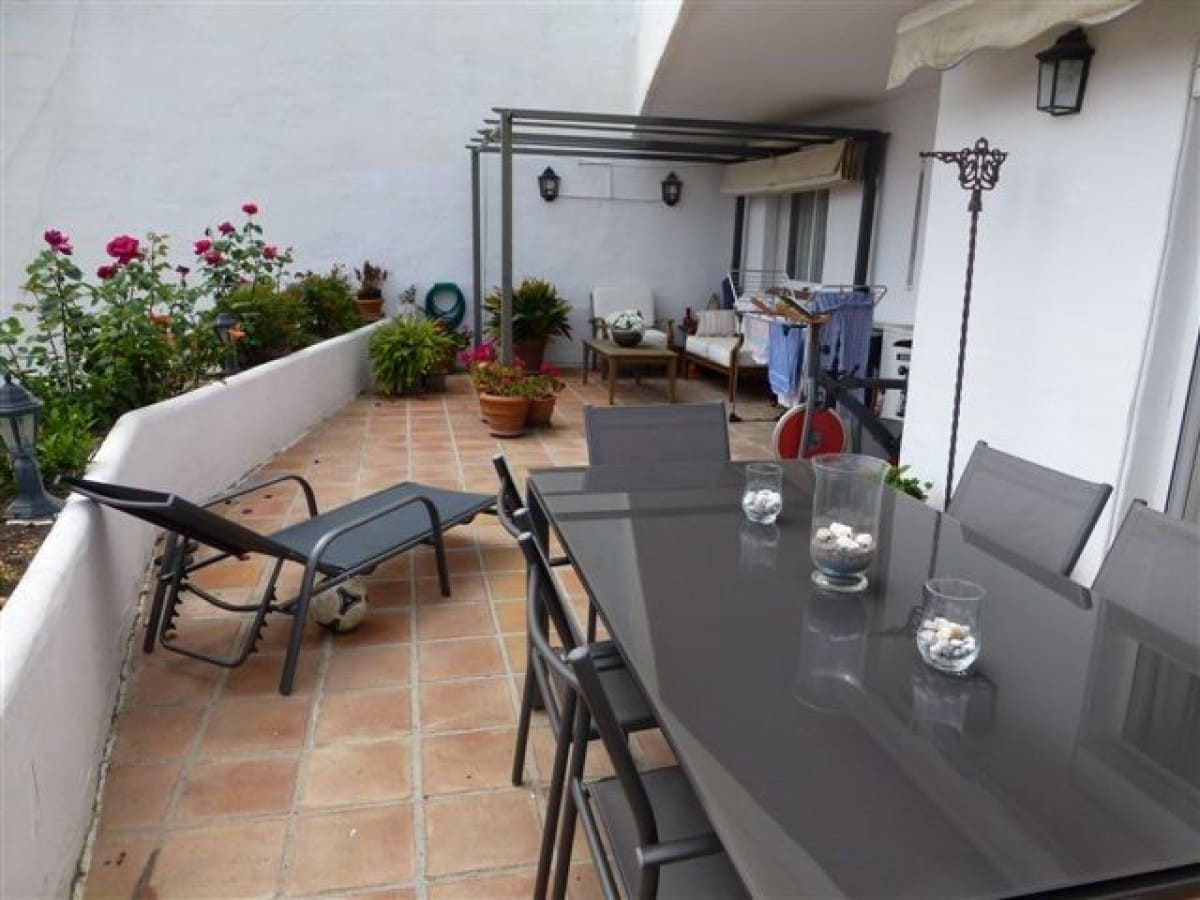 4 sovrum Lägenhet till salu i Nueva Andalucia med pool garage - 439 000 € (Ref: 10001714)