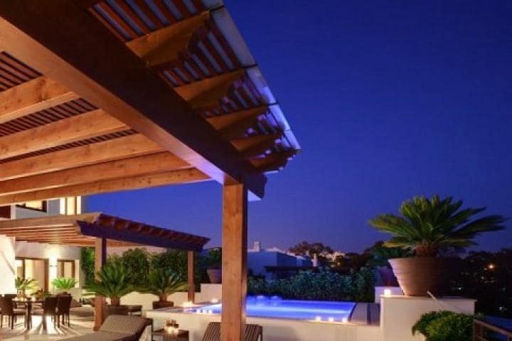 Ático de 3 habitaciones en Estepona en venta con piscina garaje - 2.150.000 € (Ref: 10001715)