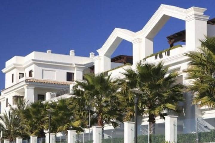 Ático de 3 habitaciones en Estepona en venta con piscina garaje - 2.150.000 € (Ref: 10001715)