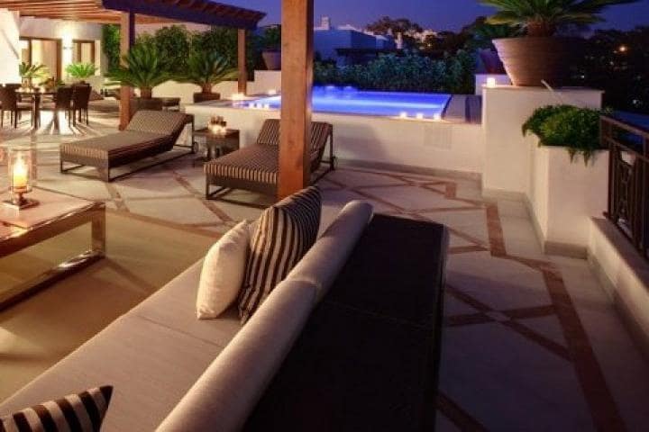 Ático de 3 habitaciones en Estepona en venta con piscina garaje - 2.150.000 € (Ref: 10001715)