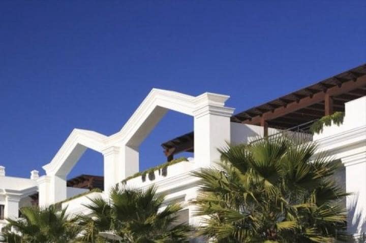 Ático de 3 habitaciones en Estepona en venta con piscina garaje - 2.150.000 € (Ref: 10001715)