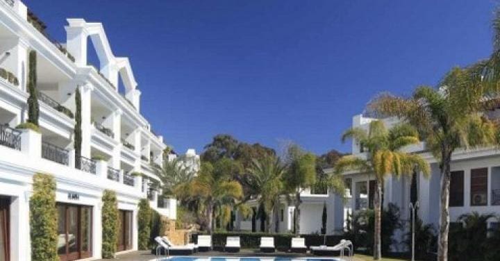Ático de 3 habitaciones en Estepona en venta con piscina garaje - 2.150.000 € (Ref: 10001715)