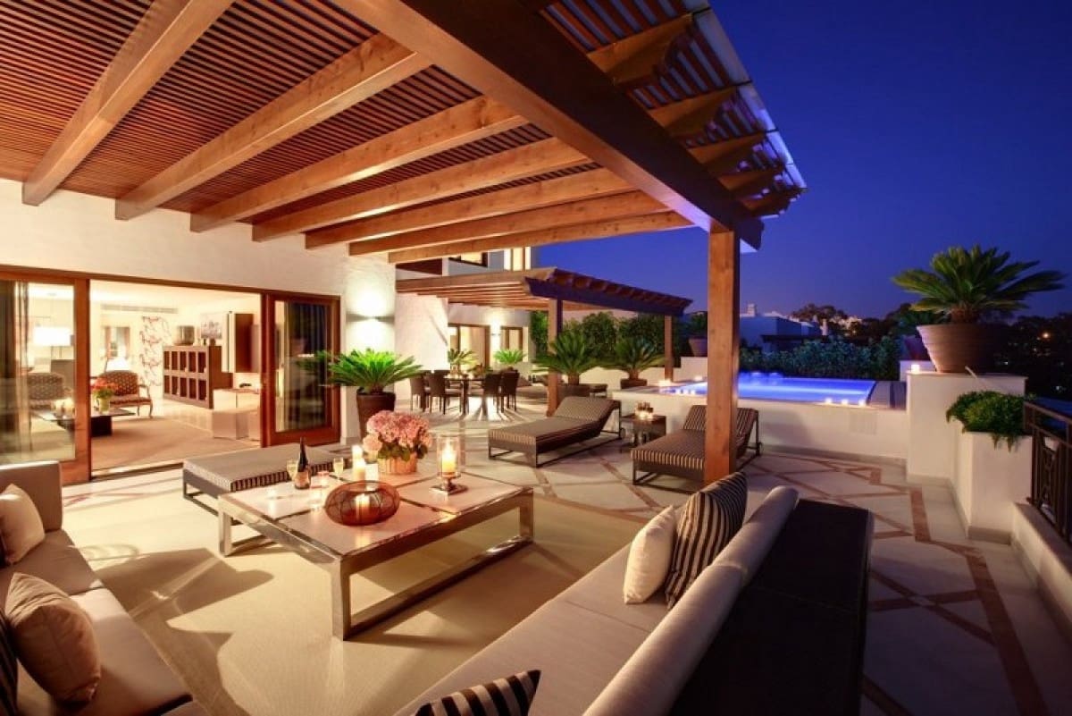 Ático de 3 habitaciones en Estepona en venta con piscina garaje - 2.150.000 € (Ref: 10001715)