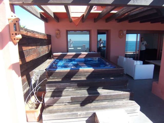 Ático de 3 habitaciones en Marbella en venta con piscina garaje - 1.287.500 € (Ref: 10001716)