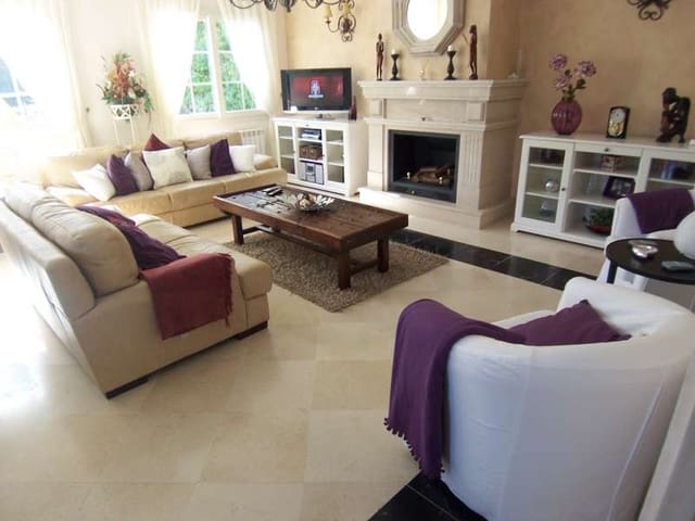 6 soverom Villa til salgs i Puerto Banus, Marbella med svømmebasseng garasje - € 1 250 000 (Ref: 10001717)