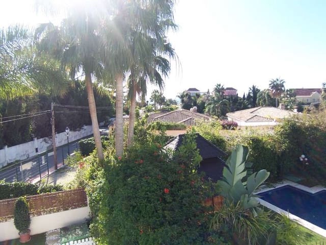 6 soverom Villa til salgs i Puerto Banus, Marbella med svømmebasseng garasje - € 1 250 000 (Ref: 10001717)