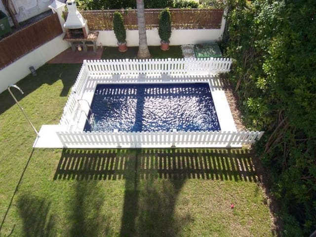 6 soverom Villa til salgs i Puerto Banus, Marbella med svømmebasseng garasje - € 1 250 000 (Ref: 10001717)