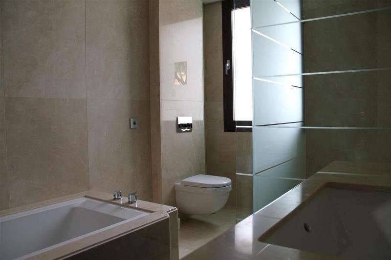 5 bedroom Villa for sale in Benahavis with pool garage - € 3,995,000 (Ref: 10001719)