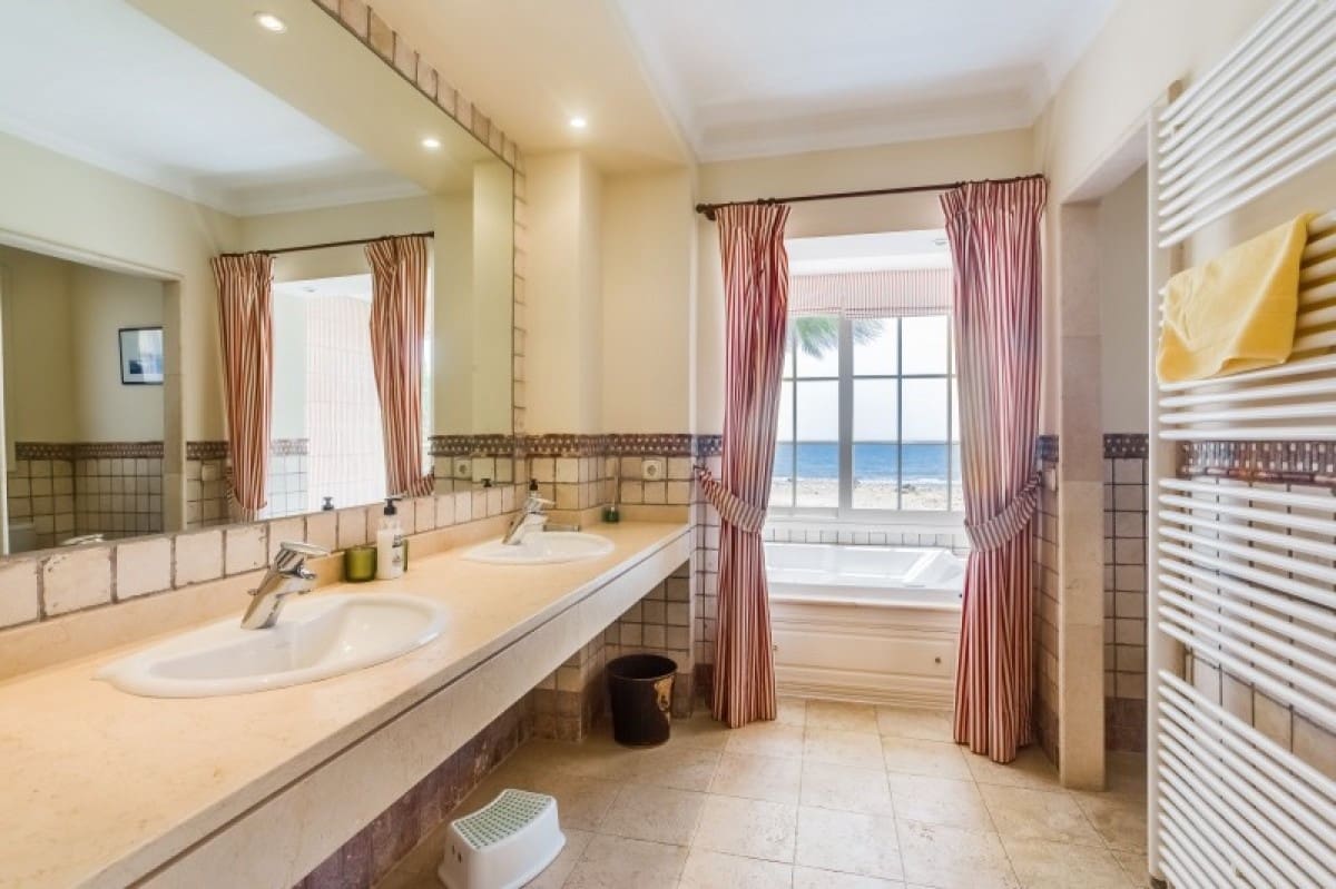 5 slaapkamer Villa te koop in Marbella met zwembad garage - € 1.950.000 (Ref: 10001720)