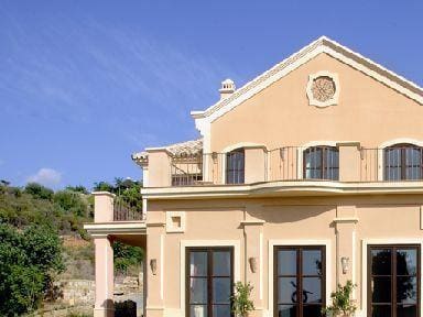5 sovrum Villa till salu i Benahavis med pool garage - 1 950 000 € (Ref: 10001721)