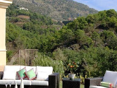 5 sovrum Villa till salu i Benahavis med pool garage - 1 950 000 € (Ref: 10001721)