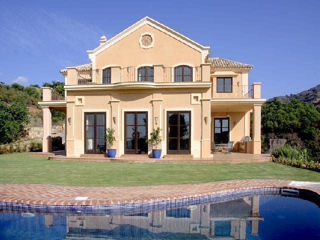 5 bedroom Villa for sale in Benahavís with pool garage - € 1,950,000 (Ref: 10001721)