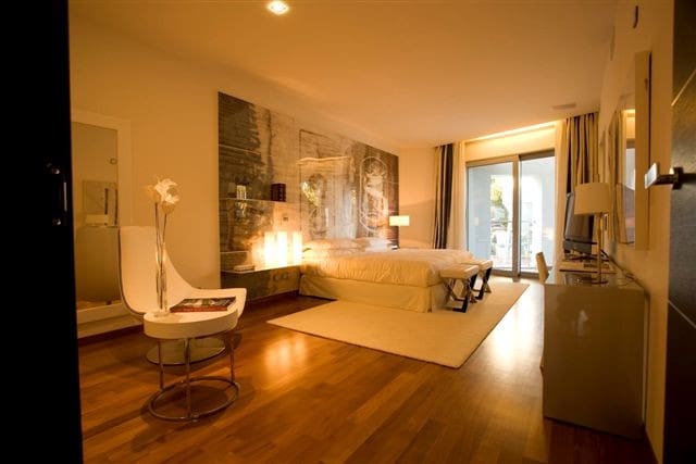 3 sypialnia Dom na sprzedaż w Marbella z basenem garażem - 1 360 000 € (Ref: 10001724)