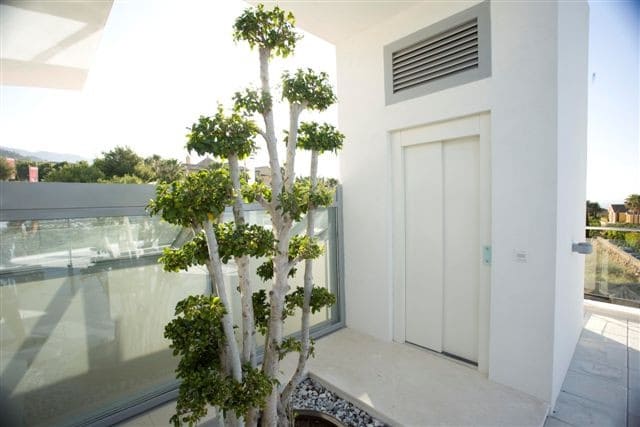 3 sypialnia Dom na sprzedaż w Marbella z basenem garażem - 1 360 000 € (Ref: 10001724)