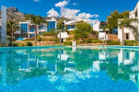 3 sypialnia Apartament na sprzedaż w Marbella z basenem garażem - 1 365 000 € (Ref: 10001725)