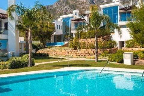 3 sypialnia Apartament na sprzedaż w Marbella z basenem garażem - 1 365 000 € (Ref: 10001725)