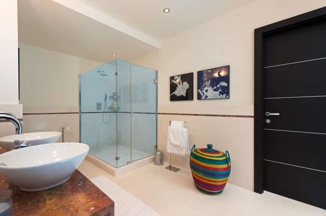 3 bedroom Apartment for sale in Marbella with pool garage - € 1,365,000 (Ref: 10001725)
