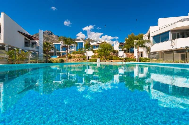 3 sypialnia Apartament na sprzedaż w Marbella z basenem garażem - 1 365 000 € (Ref: 10001725)