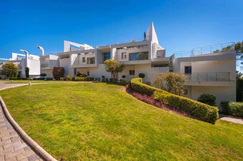 3 sypialnia Apartament na sprzedaż w Marbella z basenem garażem - 1 365 000 € (Ref: 10001725)