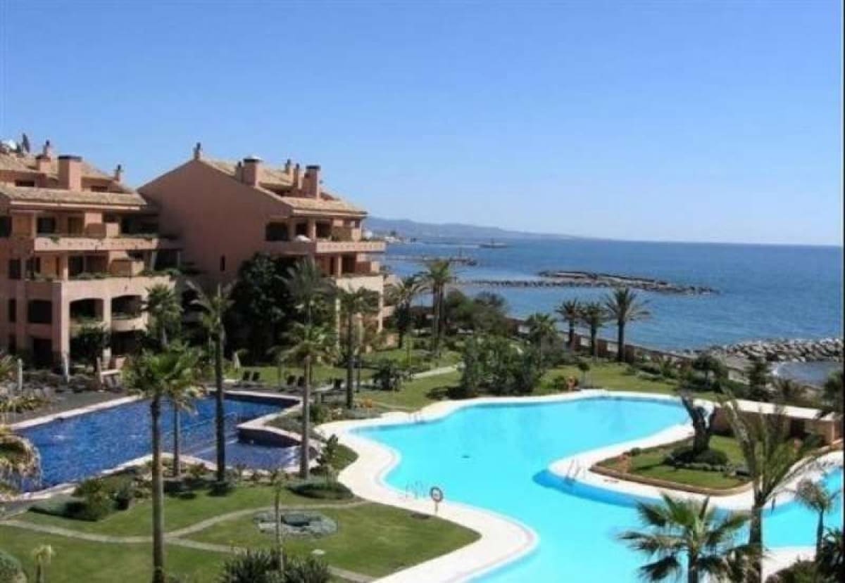 Apartamento de 2 habitaciones en Marbella en venta con piscina garaje - 1.200.000 € (Ref: 10001726)