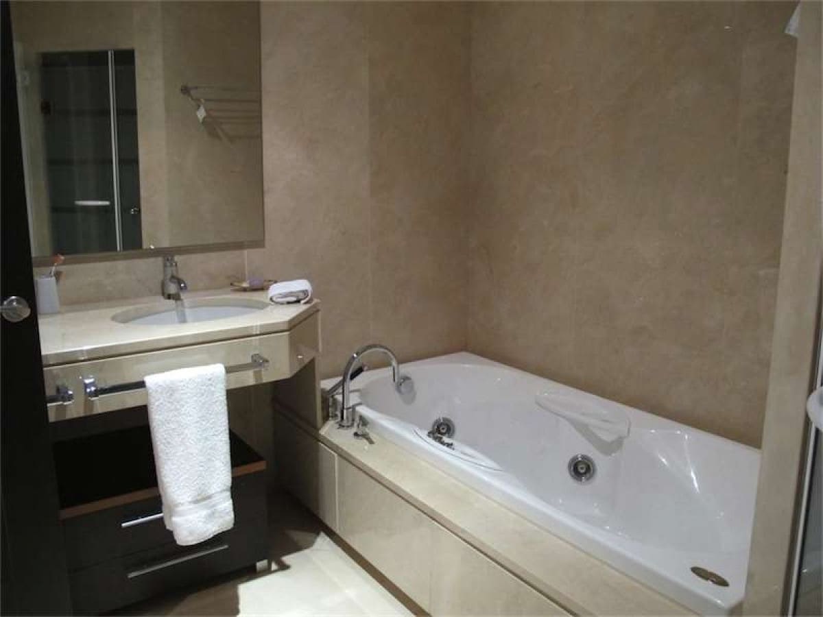 Apartamento de 2 habitaciones en Marbella en venta con piscina garaje - 1.200.000 € (Ref: 10001726)
