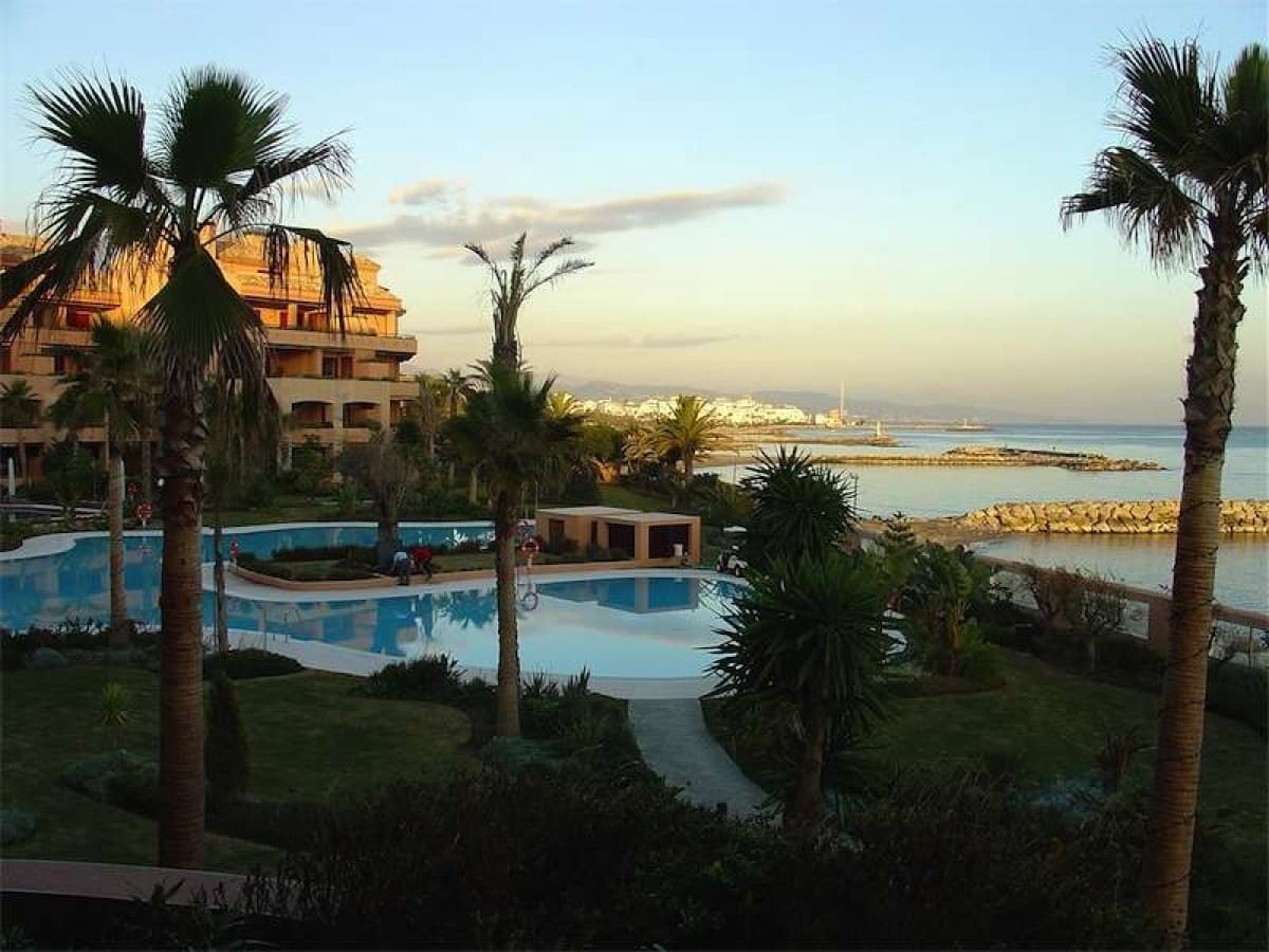 Apartamento de 2 habitaciones en Marbella en venta con piscina garaje - 1.200.000 € (Ref: 10001726)