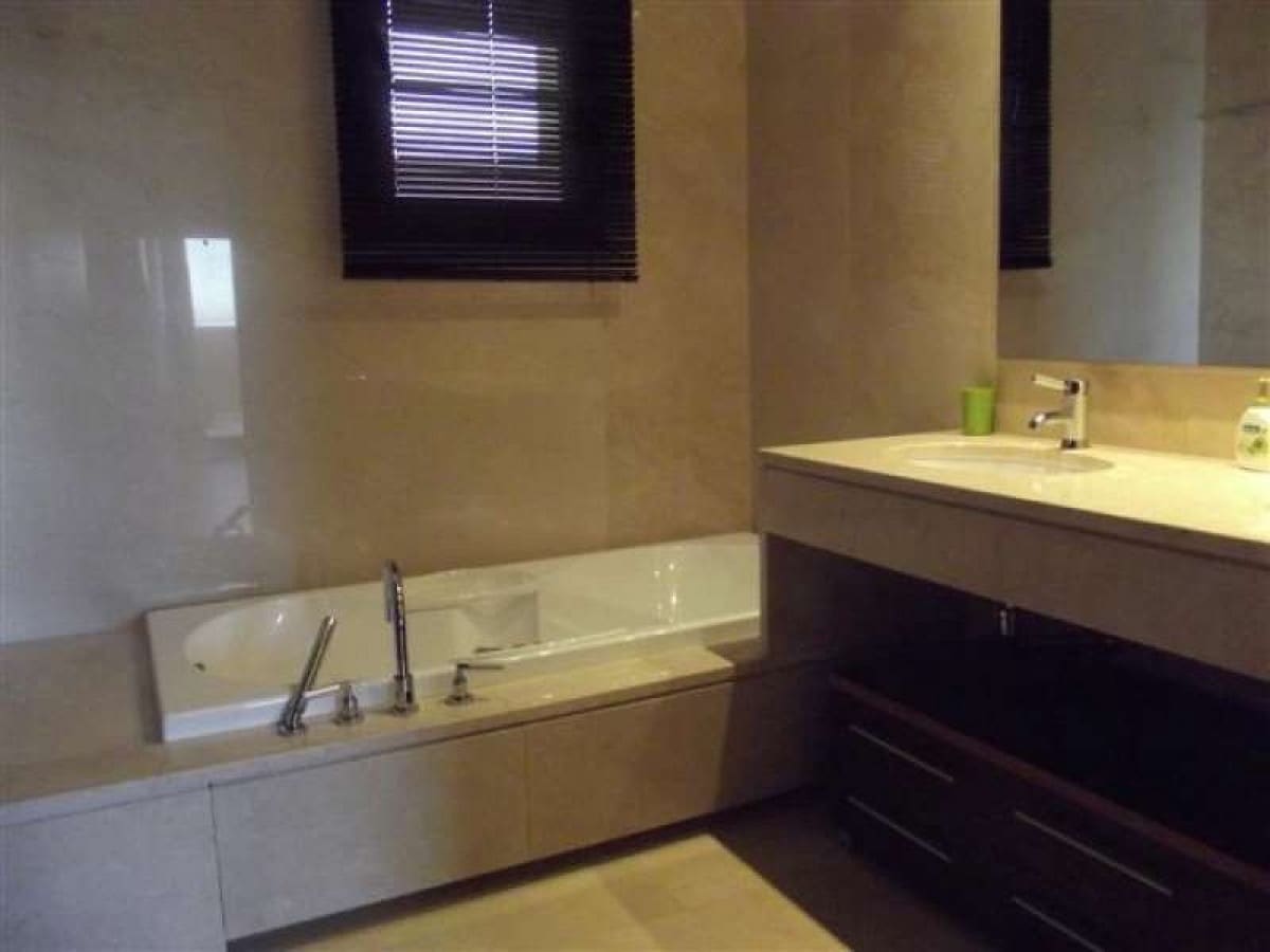 Apartamento de 2 habitaciones en Marbella en venta con piscina garaje - 1.200.000 € (Ref: 10001726)