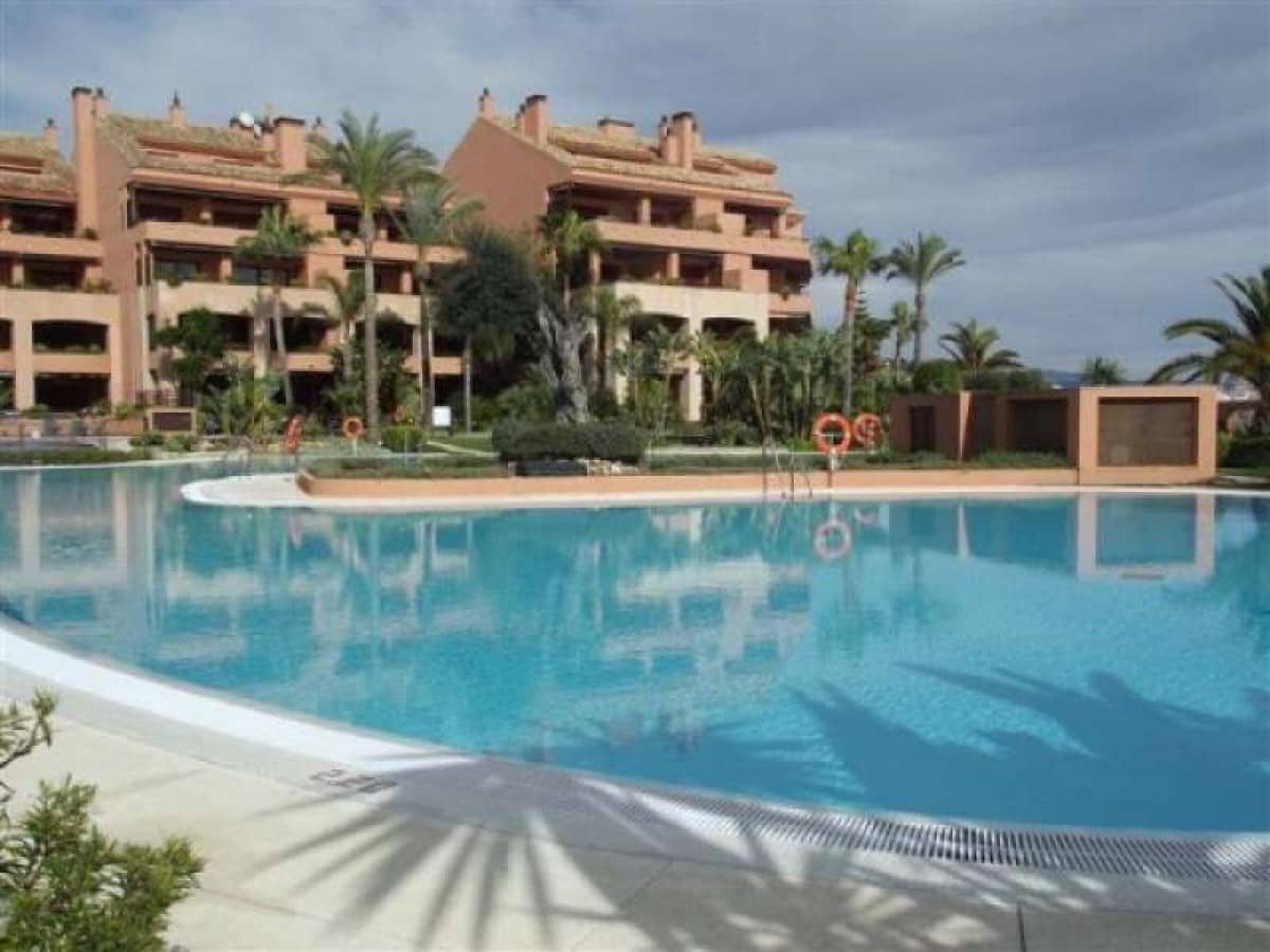 Apartamento de 2 habitaciones en Marbella en venta con piscina garaje - 1.200.000 € (Ref: 10001726)