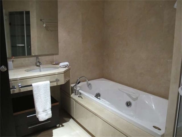 Apartamento de 2 habitaciones en Marbella en venta con piscina garaje - 1.200.000 € (Ref: 10001726)