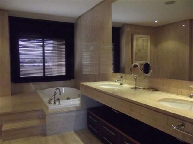 Apartamento de 2 habitaciones en Marbella en venta con piscina garaje - 1.200.000 € (Ref: 10001726)