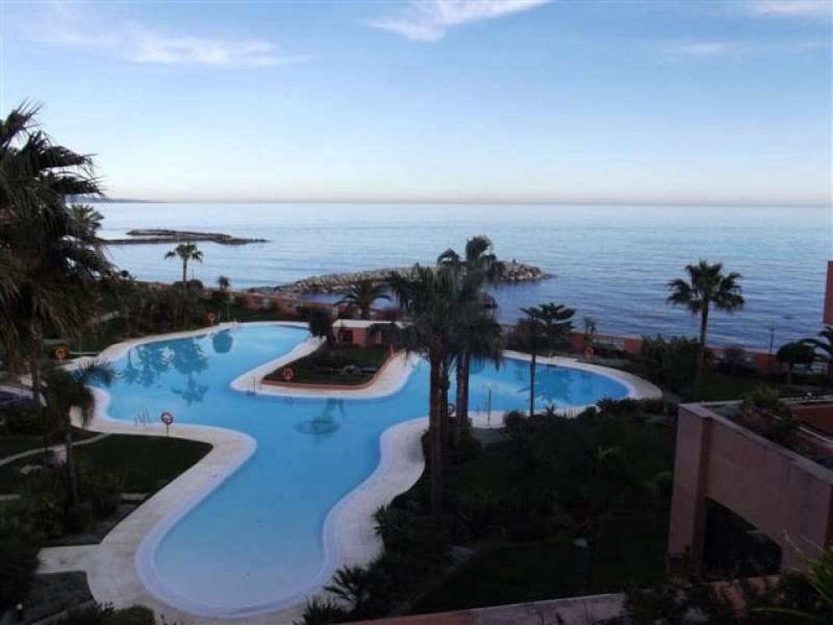 Apartamento de 2 habitaciones en Marbella en venta con piscina garaje - 1.200.000 € (Ref: 10001726)