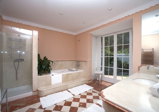 Chalet de 5 habitaciones en Marbella en venta con piscina garaje - 3.200.000 € (Ref: 10001727)