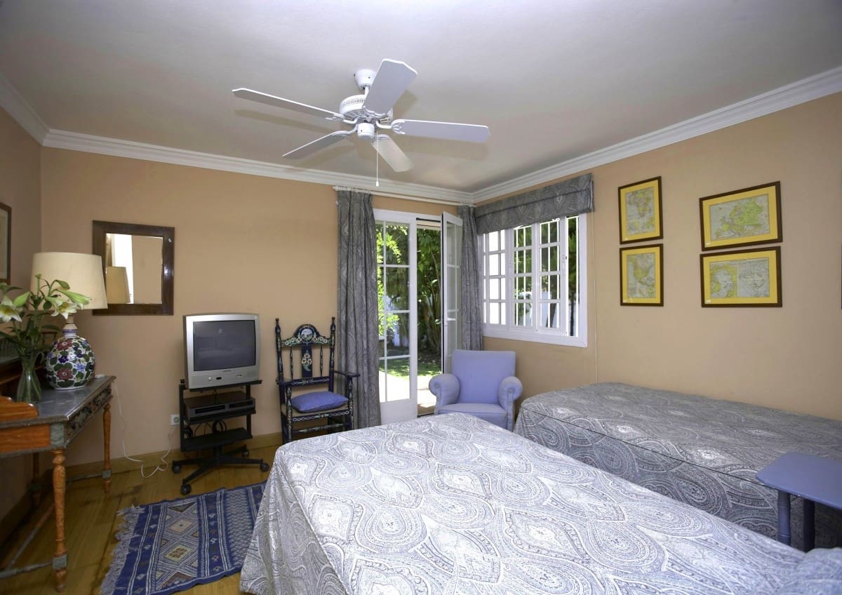 Chalet de 5 habitaciones en Marbella en venta con piscina garaje - 3.200.000 € (Ref: 10001727)
