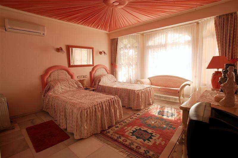 Chalet de 7 habitaciones en Benahavís en venta con piscina garaje - 3.495.000 € (Ref: 10001731)