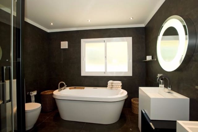 5 slaapkamer Villa te koop in Marbella met zwembad garage - € 2.499.000 (Ref: 10001733)