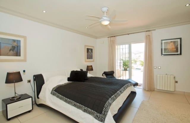 5 slaapkamer Villa te koop in Marbella met zwembad garage - € 2.499.000 (Ref: 10001733)