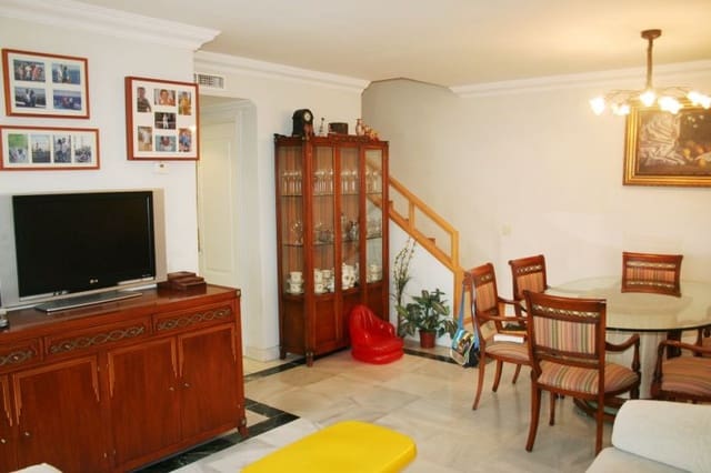 Ático de 4 habitaciones en Golden Mile, Marbella en venta con piscina garaje - 473.000 € (Ref: 10001735)