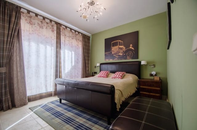 Ático de 3 habitaciones en Benahavís en venta con piscina garaje - 459.000 € (Ref: 10001736)
