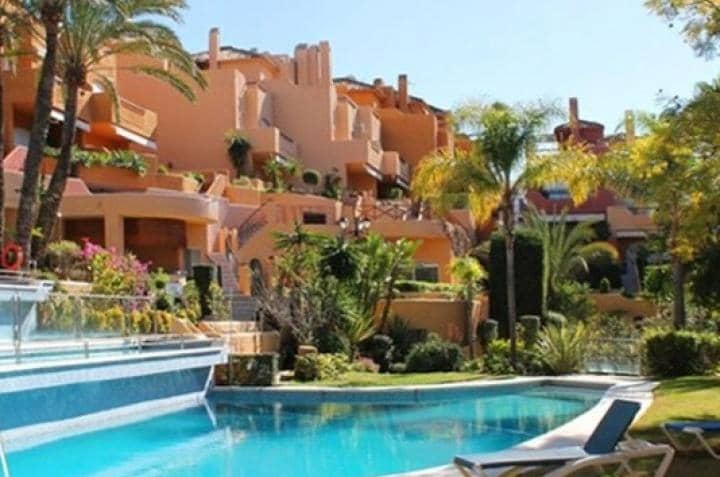 3 sypialnia Dom na sprzedaż w Nueva Andalucia z basenem - 425 000 € (Ref: 10001737)