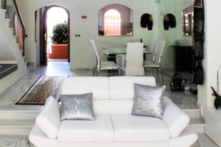 3 sypialnia Dom na sprzedaż w Nueva Andalucia z basenem - 425 000 € (Ref: 10001737)