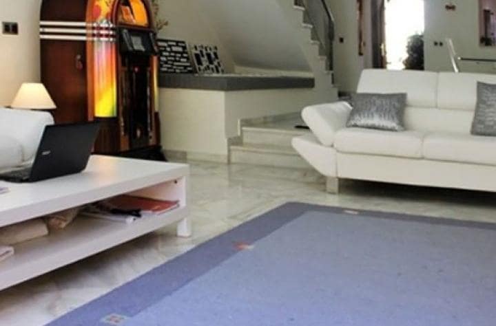 3 sypialnia Dom na sprzedaż w Nueva Andalucia z basenem - 425 000 € (Ref: 10001737)