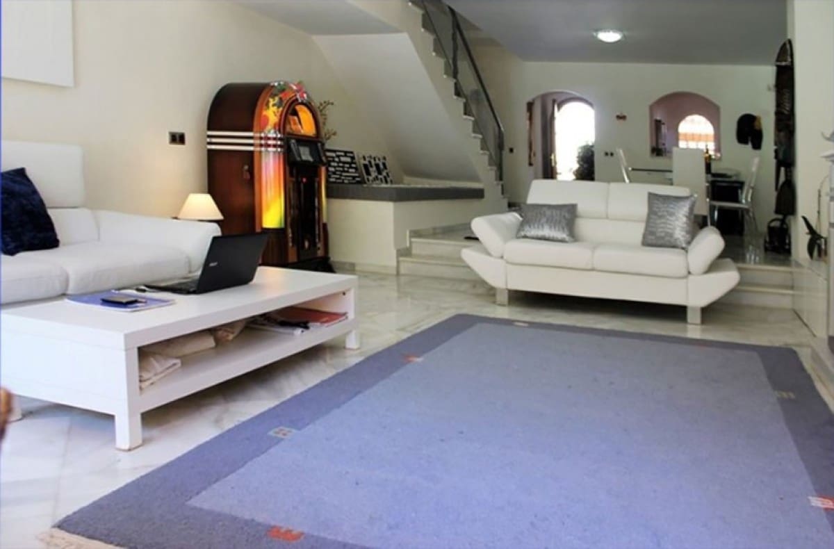 3 sypialnia Dom na sprzedaż w Nueva Andalucia z basenem - 425 000 € (Ref: 10001737)
