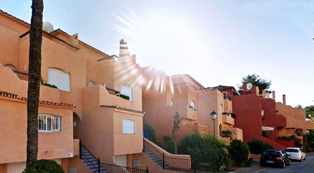 3 sypialnia Dom na sprzedaż w Nueva Andalucia z basenem - 425 000 € (Ref: 10001737)