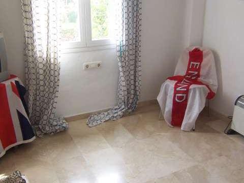 4 sypialnia Dom na sprzedaż w Nueva Andalucia z basenem garażem - 350 000 € (Ref: 10001738)