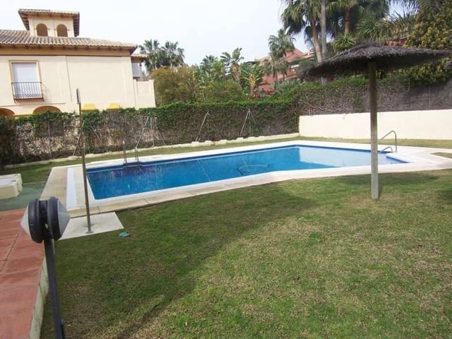 Casa de 4 habitaciones en Nueva Andalucia, Marbella en venta con piscina garaje - 350.000 € (Ref: 10001738)